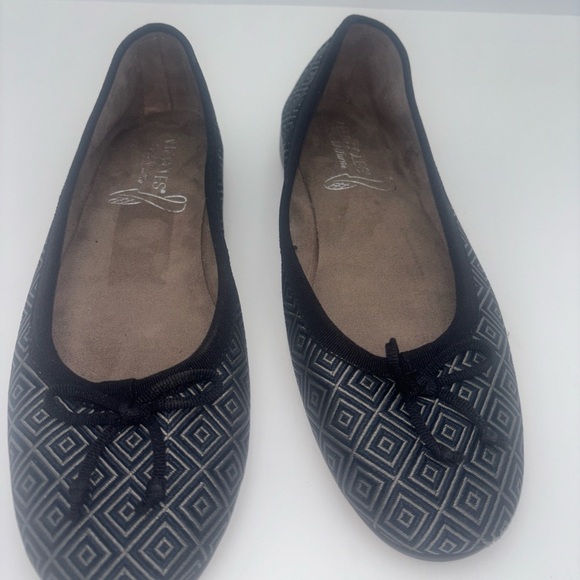 AEROSOLES Shoes - AEROSOLES Black and Gray Diamond Moccasins